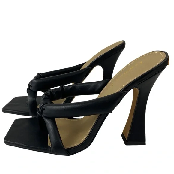 LEMONADE Loyal NWOT Black Heeled Thong Sandal - Picture 4 of 6